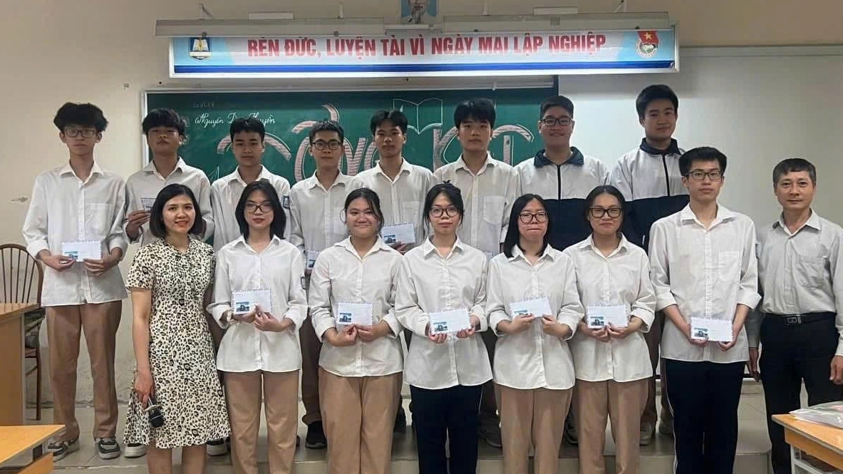 Nam sinh thủ khoa khối A00 3 năm không dùng điện thoại, bền bỉ tự học